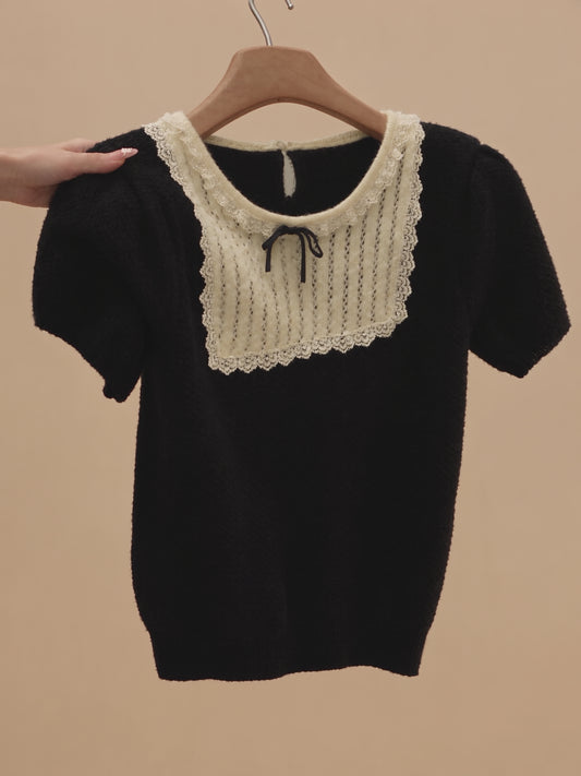 Schwarz-weißes Stricktop mit Schleifendetail – KI-gestaltetes Stilvideo
