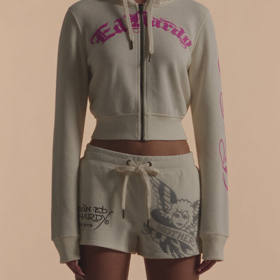 Bedrucktes Set mit kurzem Zip-Hoodie und Shorts – KI-gestaltetes Stilvideo